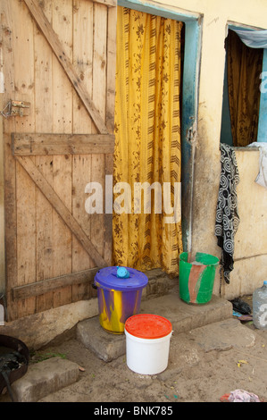 Afrika, Senegal, Dakar. Die größte Volksgruppe Wolof Dorf, Senegal. Typische senegalesische Wolof nach Hause Stockfoto