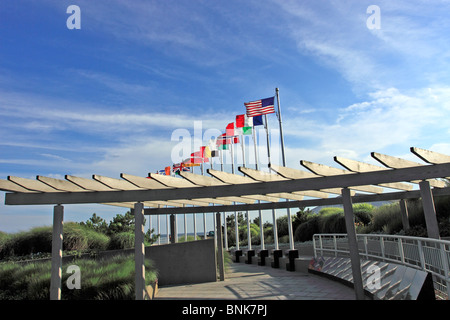 Flaggen der Länder, die Bürgerinnen und Bürger bei Absturz von TWA Flug 800 Smith Point Park Long Island NY verloren Stockfoto