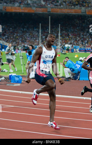 Justin Gatlin (USA) nach dem Gewinn der Männer 100m bei den Olympischen Sommerspiele 2004, Athen, Griechenland. Stockfoto