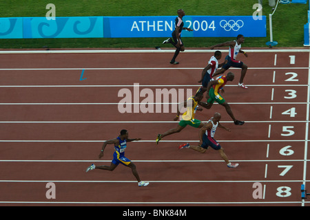 Justin Gatlin (USA) gewann die Männer 100m bei den Olympischen Sommerspiele 2004, Athen, Griechenland. Stockfoto