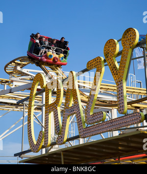 Achterbahn am Pier von Brighton England UK Stockfoto