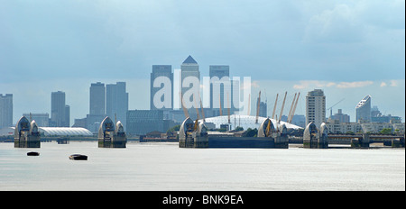 Skyline von London, mit Canary Wharf, Thames Barrier und Millennium Dome Stockfoto