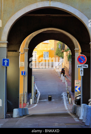 Straßenszene in der Vieille Ville (Altstadt) Teil von Nizza an der französischen Riviera (Côte d ' Azur) Stockfoto