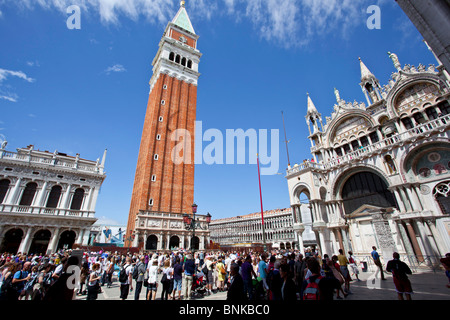 Uhrturm in St Marks Platz in Venedig Stockfoto