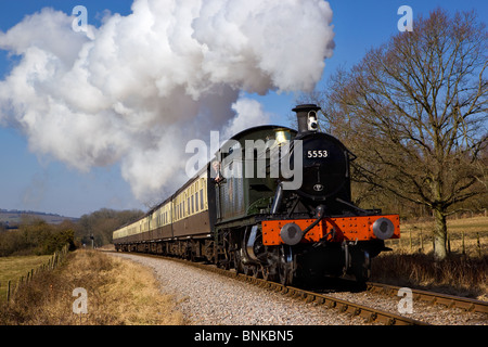 Ex-GWR übergibt Prärie 5553 Leigh Woods auf der West Somerset Railway, UK für Bishops Lydeard gebunden Stockfoto