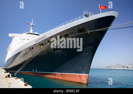 Anlegestellen mit RMS QE2 neben Liegeplatz in Kusadasi, Türkei Stockfoto