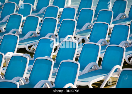 Sonnenliegen auf P & O Kreuzfahrtschiff Ventura Stockfoto