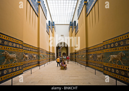 Deutschland Berlin Stadt Pergamonmuseum Pergamon Museum Museum Insel Prozessionsstrasse Istar Babylon Tor Tiere Tiere Kunst Stockfoto