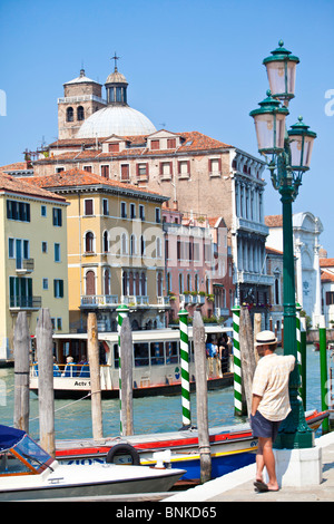 Eine archetypische Aussicht auf die romantische Stadt Venedig in Italien Stockfoto