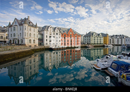 Norwegen-Skandinavien Ale sound Stadt Hochbau Häuser Häuser Hafen Port Boote Reisen Urlaub Ferien Tourismus, Stockfoto