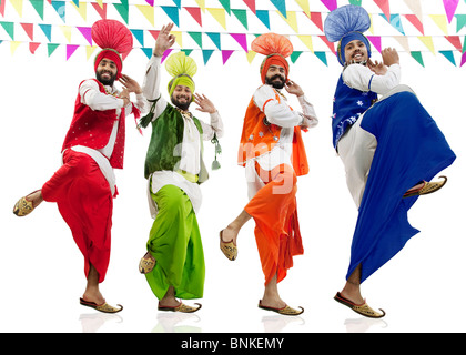 Sikh-Männer tanzen Stockfoto