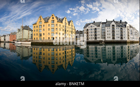 Norwegen-Skandinavien Ale sound Stadt Häuser Häuser Hafen Port Ueberischt Wasser Reise Reisen Urlaubstourismus, Stockfoto