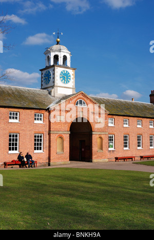 Clock Tower und stabilen block in Clumber Park Nottinghamshire Stockfoto