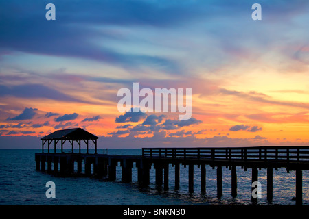 Sonne reflektiert auf Pier in Kauai Stockfoto