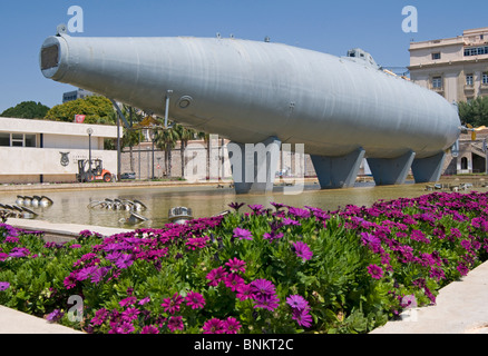 Das Peral u-Boot erfunden von Isaac Peral (geboren in Cartagena), an der Uferpromenade Cartagena, Murcia, Spanien montiert ist Stockfoto