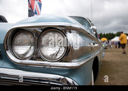 Die Front eines 1958 Oldsmobile Super 88 Autos bei einem amerikanischen Auto-Show am 4. Juli "Independence Day" in Tatton Park, Cheshire. Stockfoto