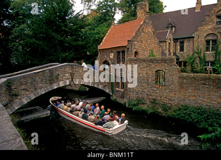 Touristen, Touristen, Sightseeing, Reisegruppe, Bootsfahrt, Bootstour, Bootsfahrt, Brügge, West-Flandern, Provinz West-Flandern, Belgien Stockfoto