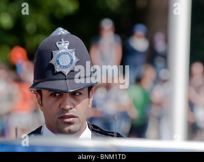 London-Bobby aus ethnischen Minderheit Stockfoto