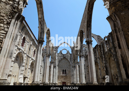 Ruine der Igreja Carmo Kirche in Lissabon, Portugal Stockfoto