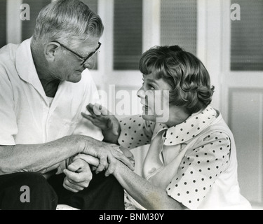 JUNE ALLYSON US-Schauspielerin mit ihrem Großvater Harry Geisman Stockfoto