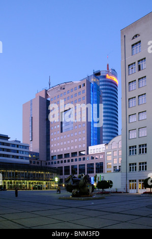 Priester Abend Architektur Bereich Aufnahme BRD Gebäude Bundesrepublik Bürogebäude bGermany Dämmerung Twilight ernst Stockfoto