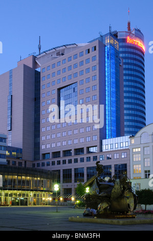 Priester Abend Architektur Bereich Aufnahme BRD Gebäude Bundesrepublik Bürogebäude bGermany Dämmerung Twilight ernst Stockfoto