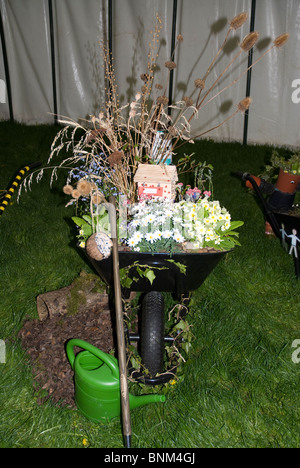 Eine Schubkarre Garten Eintritt in die Kinder im Garten Wettbewerb Bad Flower Show, Bad Somerset UK Stockfoto