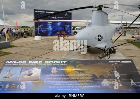 Die MQ-8 b-Fire Scout senkrecht startende & Landung unbemannte Flugzeuge im Einsatz von der US-Navy gesehen hier bei Farnborough Air Show UK Stockfoto