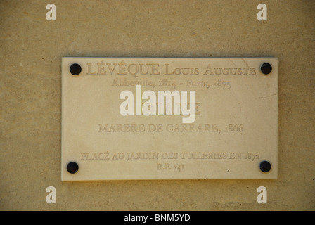 Melden Sie bei Louis Auguste Lévèque Statue von Diane in Tuileries Gärten Paris Frankreich Stockfoto