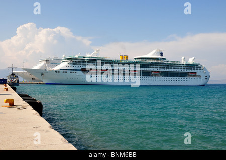 Royal Caribbean International MV Pracht der Meere Liegeplatz im Hafen von Korfu, Griechenland Stockfoto