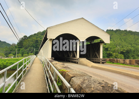 Die Hauptquellflüsse Covered Bridge über den Tygart Valley River, Phillippi, West Virginia, USA Stockfoto