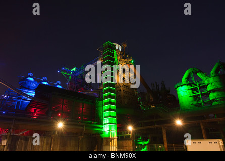 Landschaftspark Duisburg-Nord, nachts beleuchtet Stockfoto