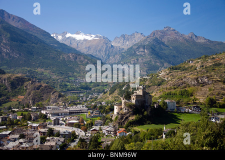 Italien Aostatal Valle d ' Aosta Saint-Pierre Burg Burg Dorf Bergen Urlaub Reisen Stockfoto