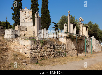 Der Kenotaph des Dexileos und andere Grabbeigaben Marker im Kerameikos von Athen, Griechenland (Alter Friedhof). Stockfoto