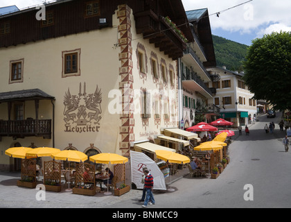 St Wolfgang oberen Österreich Europa EU Freiluft-Café im Zentrum dieser kleinen Marktstadt im Salzkammergut Stockfoto