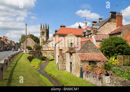 Beck und All Saints Church Helmsley North Yorkshire England Stockfoto