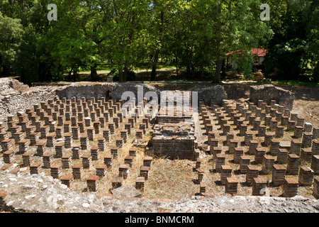 Reste der Hypokausten ein Caldarium in der großen Bäder-Komplex von Dion, Griechenland. 2. bis 3. Jahrhundert N.Chr.. Stockfoto