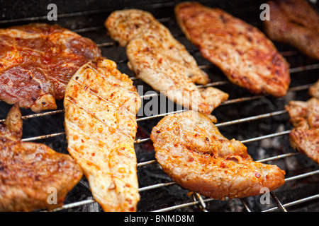 Fleisch am grill Stockfoto