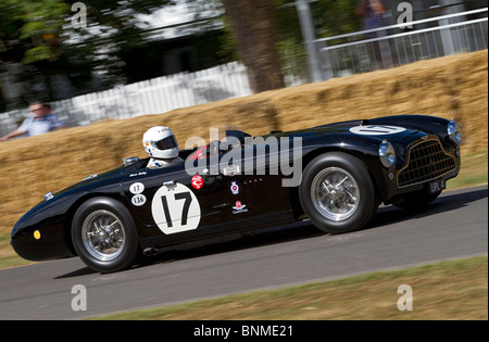 Aston Martin DB3 1952 mit Fahrer Martin Melling 2010 Goodwood Festival of Speed, Sussex, UK. Goodwood neun Stunden Sieger. Stockfoto