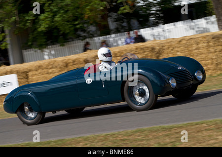 1935 Alfa Romeo 6 2300 Aerodinamica Spider mit Fahrer Georg Gebhard auf der 2010 Goodwood Festival of Speed, Sussex, England, U Stockfoto