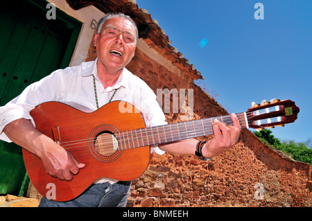 Spanien, Jakobsweg: Gipsy Sänger und Musiker José Jimenez Alias José Aleluja in Castrillo de Los Polvozares Stockfoto