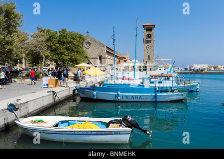 Boote in Mandraki Hafen von Rhodos Stadt, Rhodos, Griechenland Stockfoto