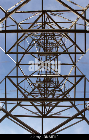 Der Schweiz Gotthard Stream Mast elektrische Hochspannung Industrie Stream aktuelle Himmel Energie Energieversorgung Stockfoto