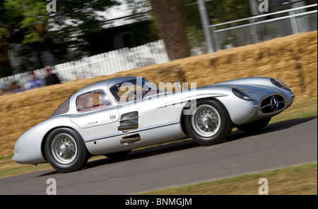 1955 Mercedes-Benz 300SLR Uhlenhaut-Coupé auf der 2010 Goodwood Festival of Speed, Sussex, England, UK. Stockfoto