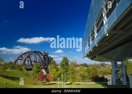 William J. Clinton Presidential Center & Park Bibliothek außen Little Rock Arkansas USA Park Bridge Architektur Herbst Amerika Stockfoto