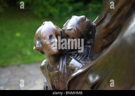 Detail der Peter Pan Memorial Statue, Hyde Park, Westminster, London W2. Stockfoto