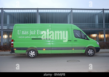 Mercedes-Benz Sprinter 260 CDI Van - grün - L3H2 - Deutsch MCV Van - auf Straße Stockfoto