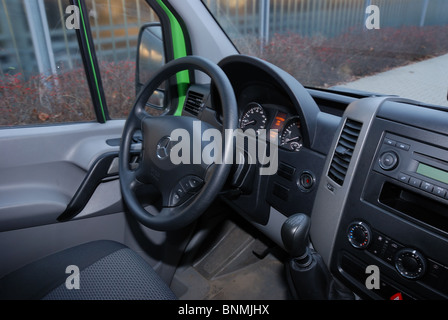 Mercedes-Benz Sprinter 260 CDI Van - grün - L3H2 - Deutsch MCV Van - Interieur, Dashboard, cockpit Stockfoto