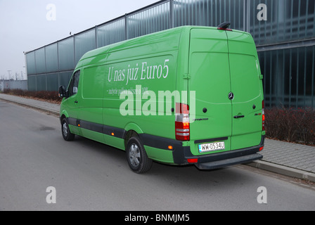 Mercedes-Benz Sprinter 260 CDI Van - grün - L3H2 - Deutsch MCV Van - auf Straße Stockfoto