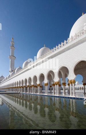 Sheikh Zayed Moschee Kuppeln Minarett Turm Turm Islam Moschee Religion Abu Dhabi UAE Vereinigte Arabische Emirate Nahost Reisen Stockfoto